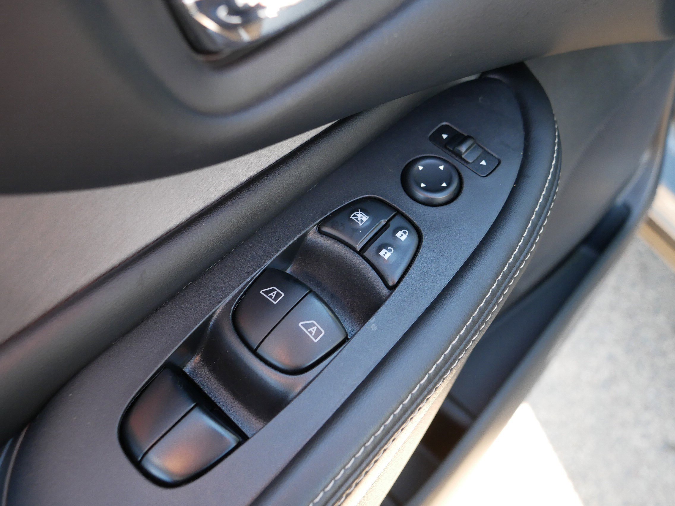 Certified 2024 Nissan Murano SV w/ SV Midnight Edition Package AWD/4WD image 19