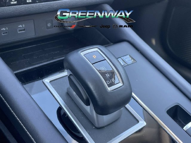 Used 2025 Mitsubishi Outlander SE AWD/4WD image 24