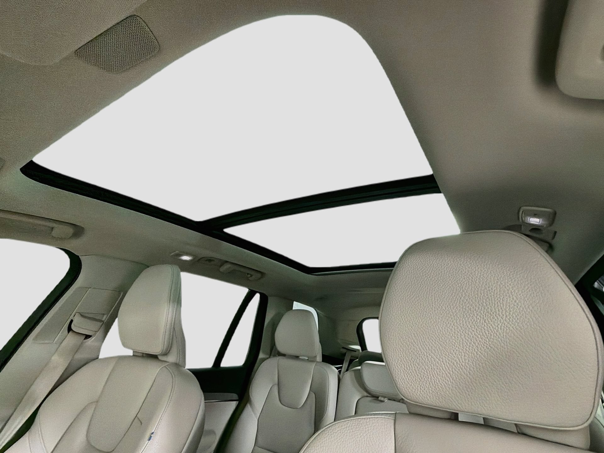 Certified 2024 Volvo XC90 B5 Plus AWD/4WD image 23