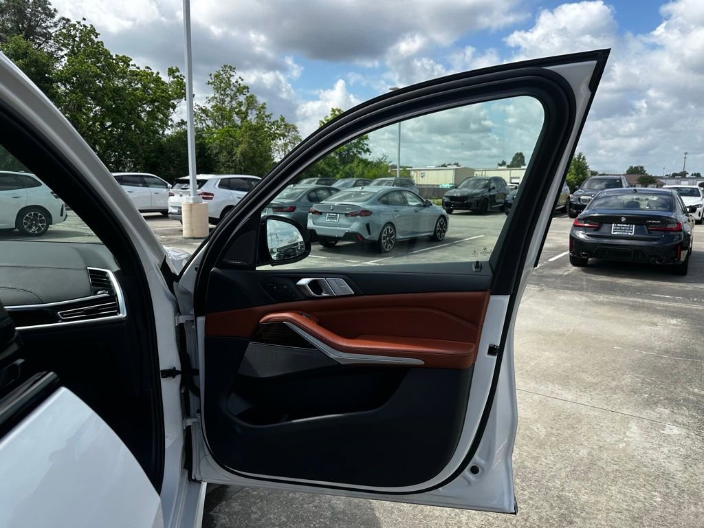 Used 2020 BMW X7 M50i image 33