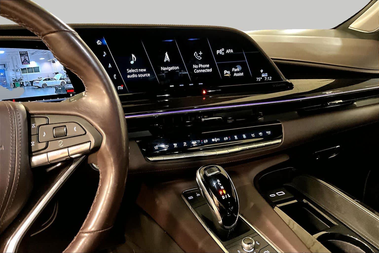 Used 2023 Cadillac Escalade Sport Platinum AWD/4WD image 7