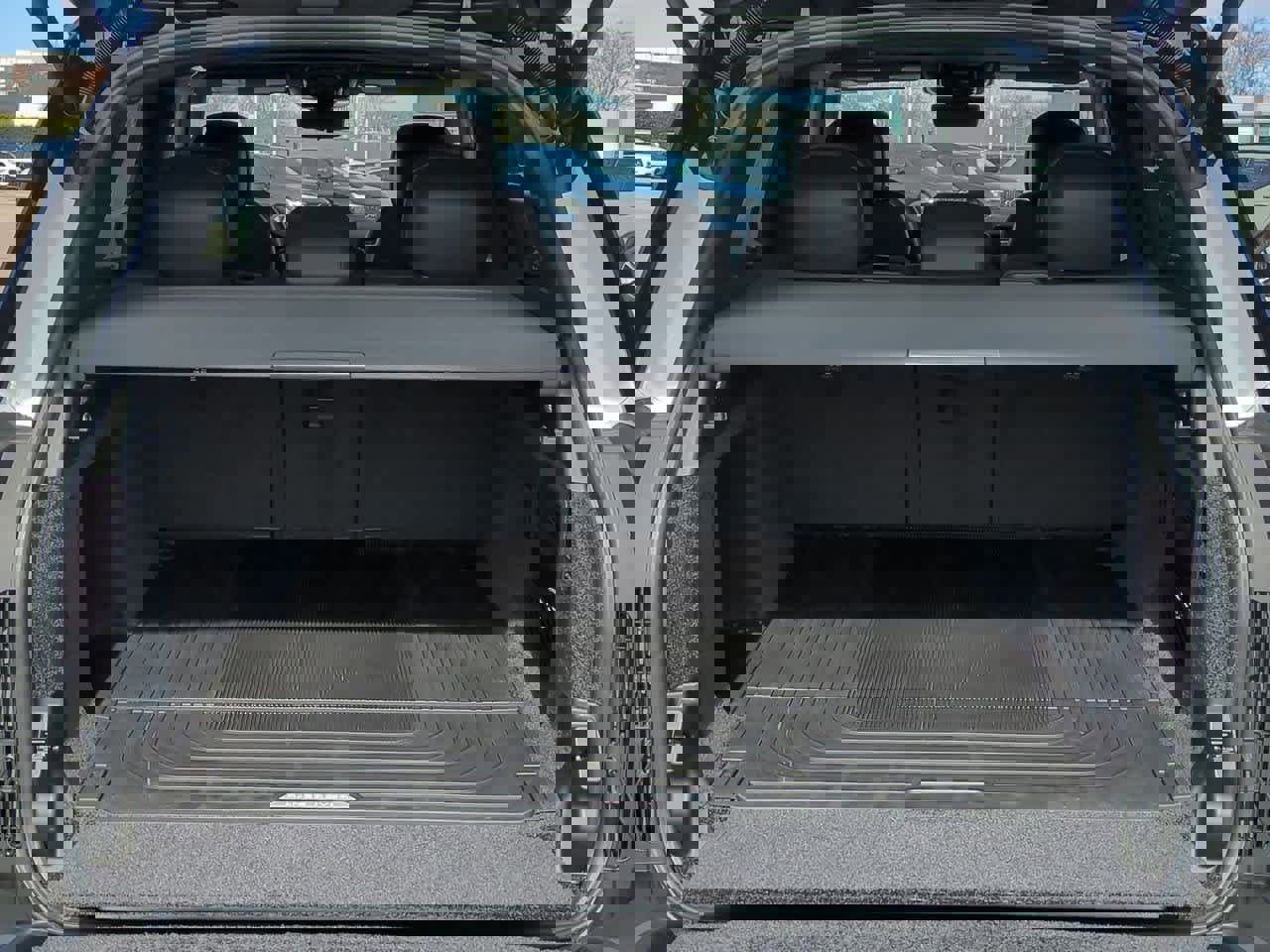 New 2025 Land Rover Range Rover SE image 36