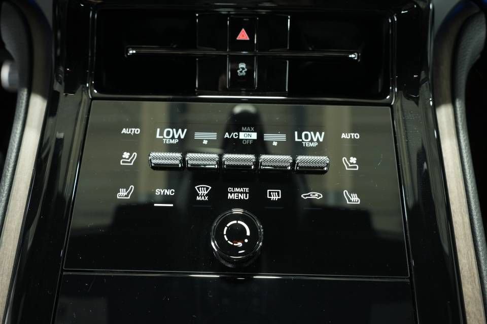 Used 2025 Porsche Panamera 4 AWD/4WD image 22