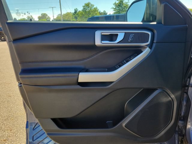 Used 2021 Ford Explorer XLT w/ Equipment Group 202A AWD/4WD image 6