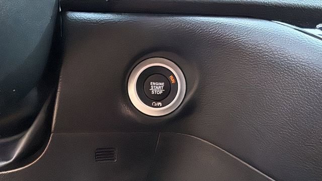 Used 2025 Chrysler Pacifica Select image 28
