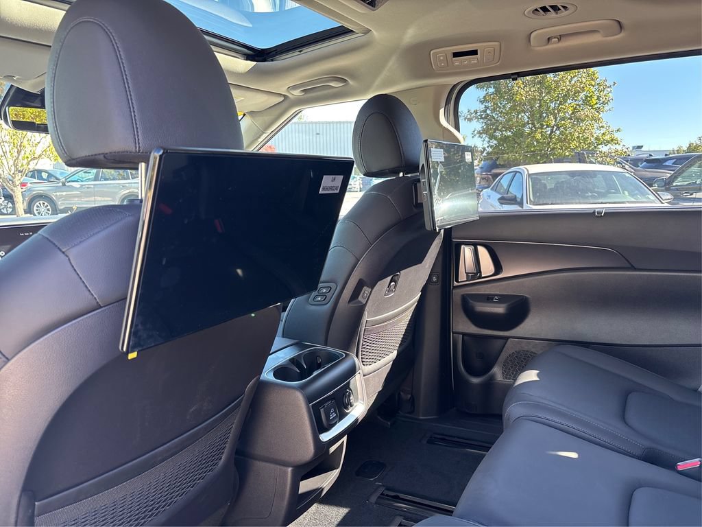 New 2025 Kia Carnival SX Prestige FWD image 18