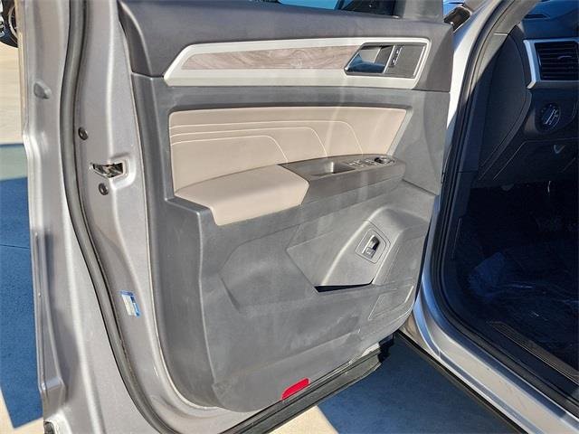 Used 2023 Volkswagen Atlas Cross Sport SE image 11