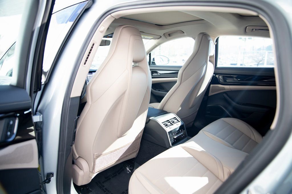 Certified 2025 Porsche Panamera image 19