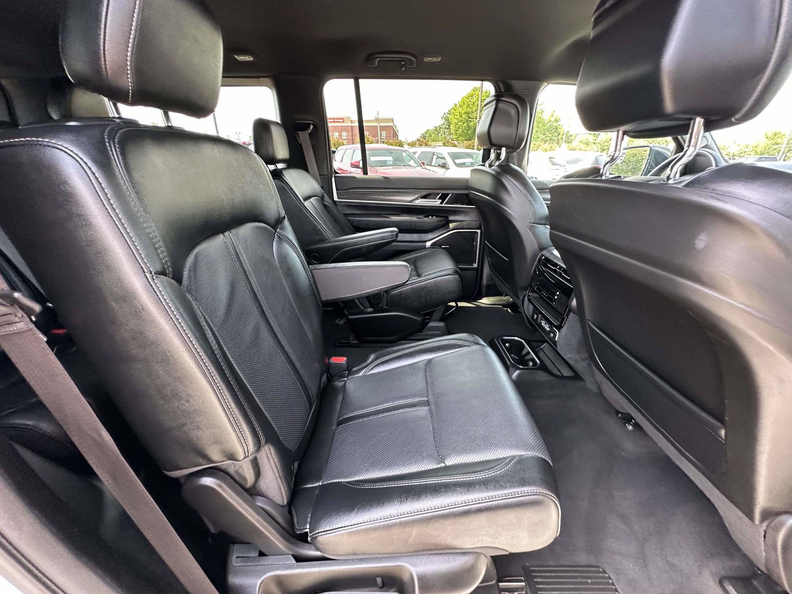Used 2024 Jeep Wagoneer Series II AWD/4WD image 34