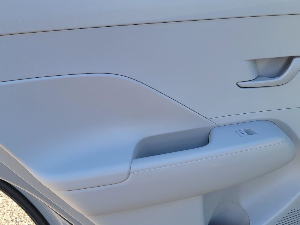 Used 2024 Hyundai Kona SE FWD image 14