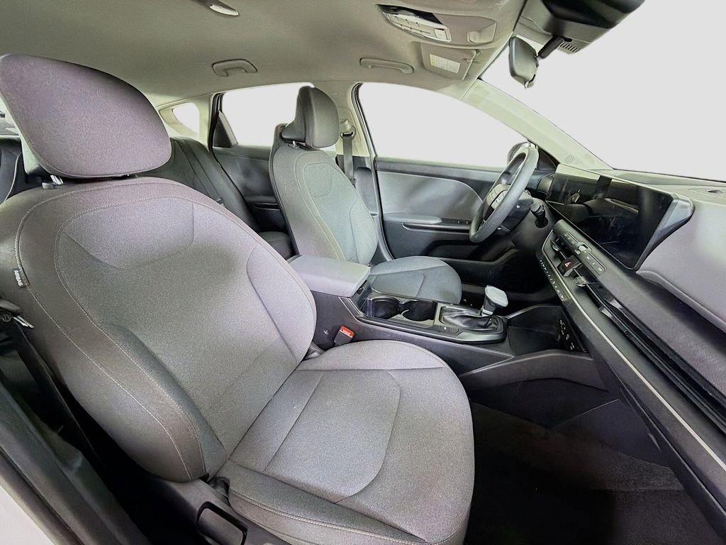 Used 2025 Kia K4 FWD image 30