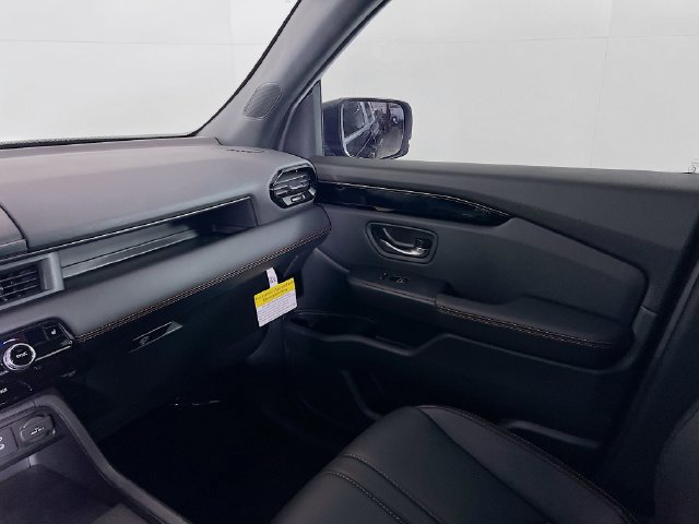 Used 2025 Honda Pilot TrailSport image 22
