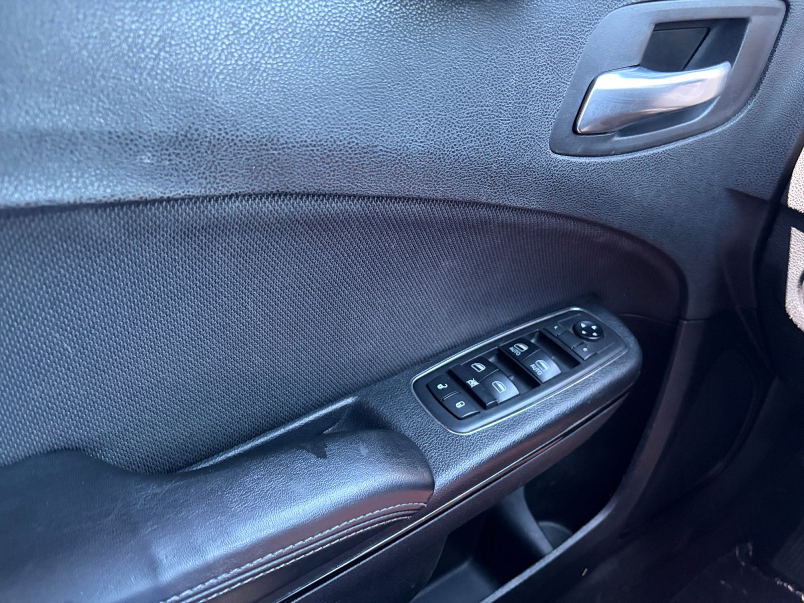 Used 2018 Dodge Charger SXT w/ Blacktop Package RWD image 14