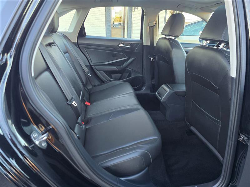Used 2019 Volkswagen Jetta SE w/ Cold Weather Package FWD image 22