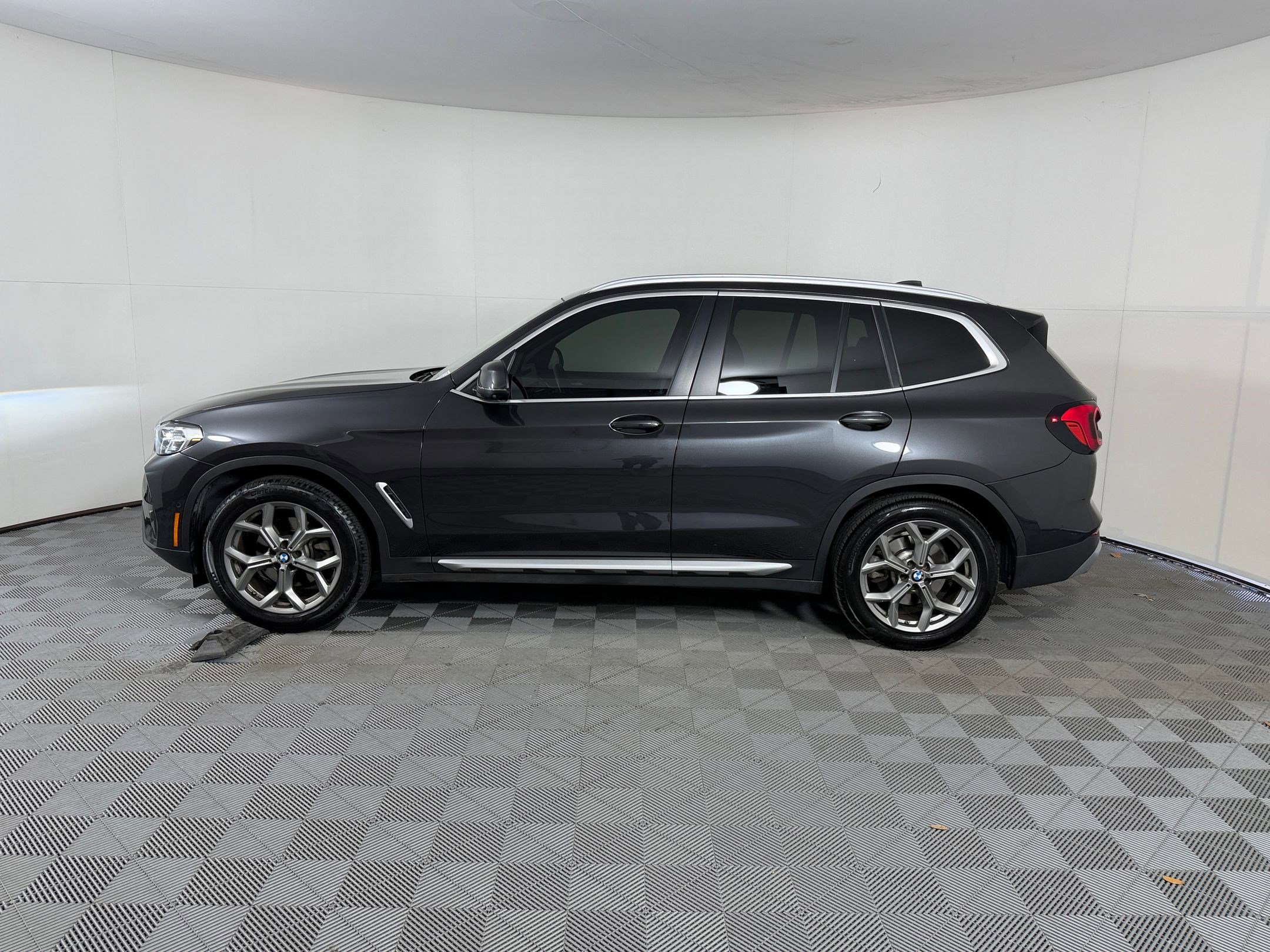 Used 2023 BMW X3 sDrive30i w/ Premium Package RWD image 2
