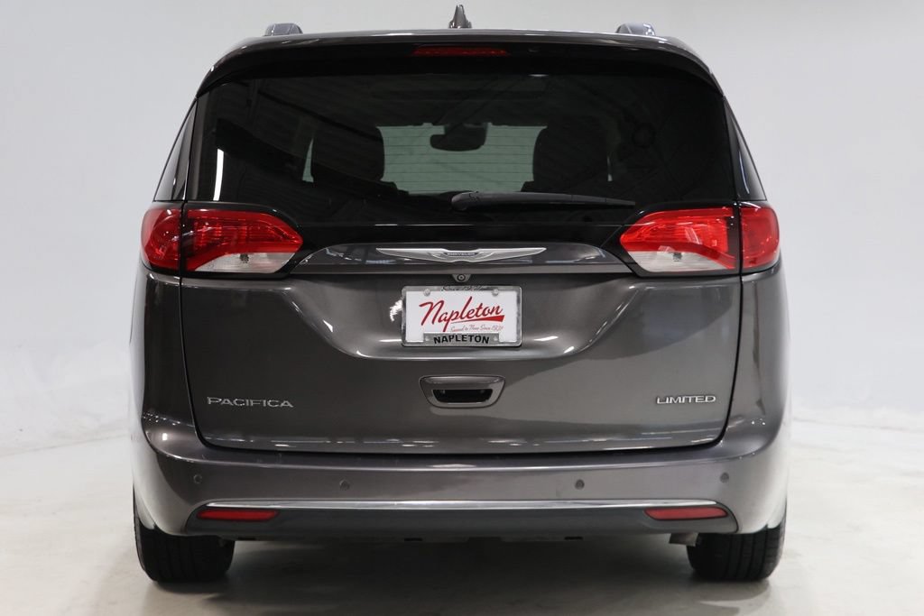 Used 2017 Chrysler Pacifica Limited w/ UConnect Theater Package FWD image 7