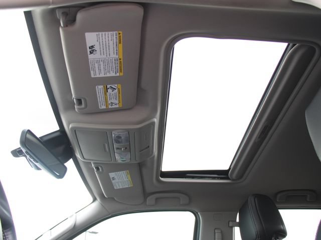 Certified 2024 Nissan Frontier SL w/ Technology Package AWD/4WD image 18