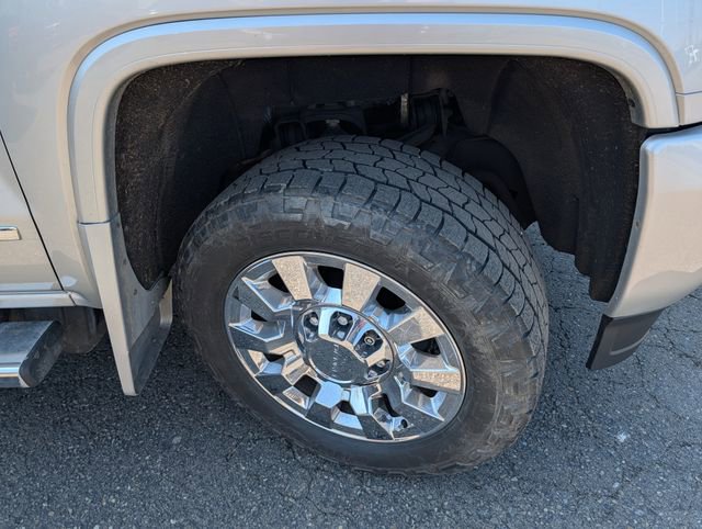 Used 2019 GMC Sierra 2500 Denali w/ Duramax Plus Package AWD/4WD image 9