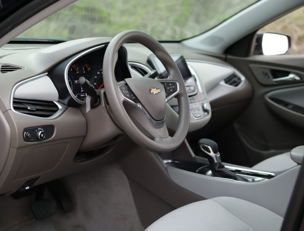 Used 2023 Chevrolet Malibu LT FWD image 9