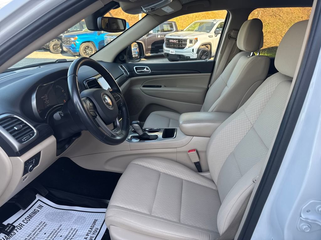 Used 2022 Jeep Grand Cherokee Laredo E AWD/4WD image 10