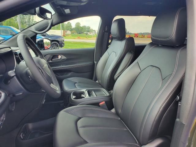 New 2027 Chrysler Pacifica Select AWD/4WD image 5