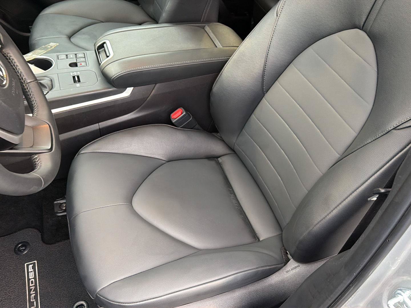 Certified 2025 Toyota Highlander XLE FWD image 31