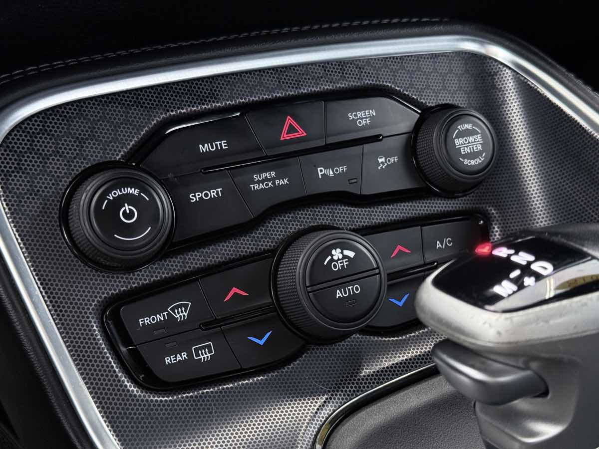 Used 2018 Dodge Challenger GT w/ GT Interior Package image 40