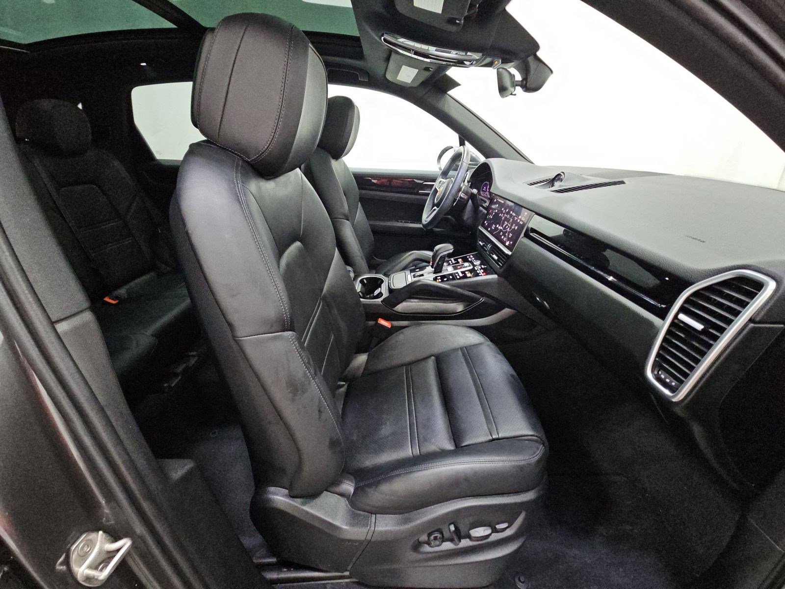 Used 2023 Porsche Cayenne AWD/4WD image 11