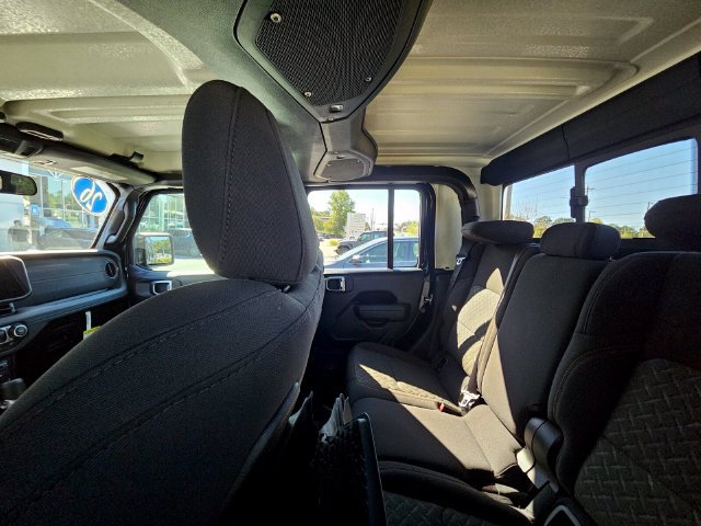Used 2026 Jeep Gladiator Mojave w/ Safety Group AWD/4WD image 7