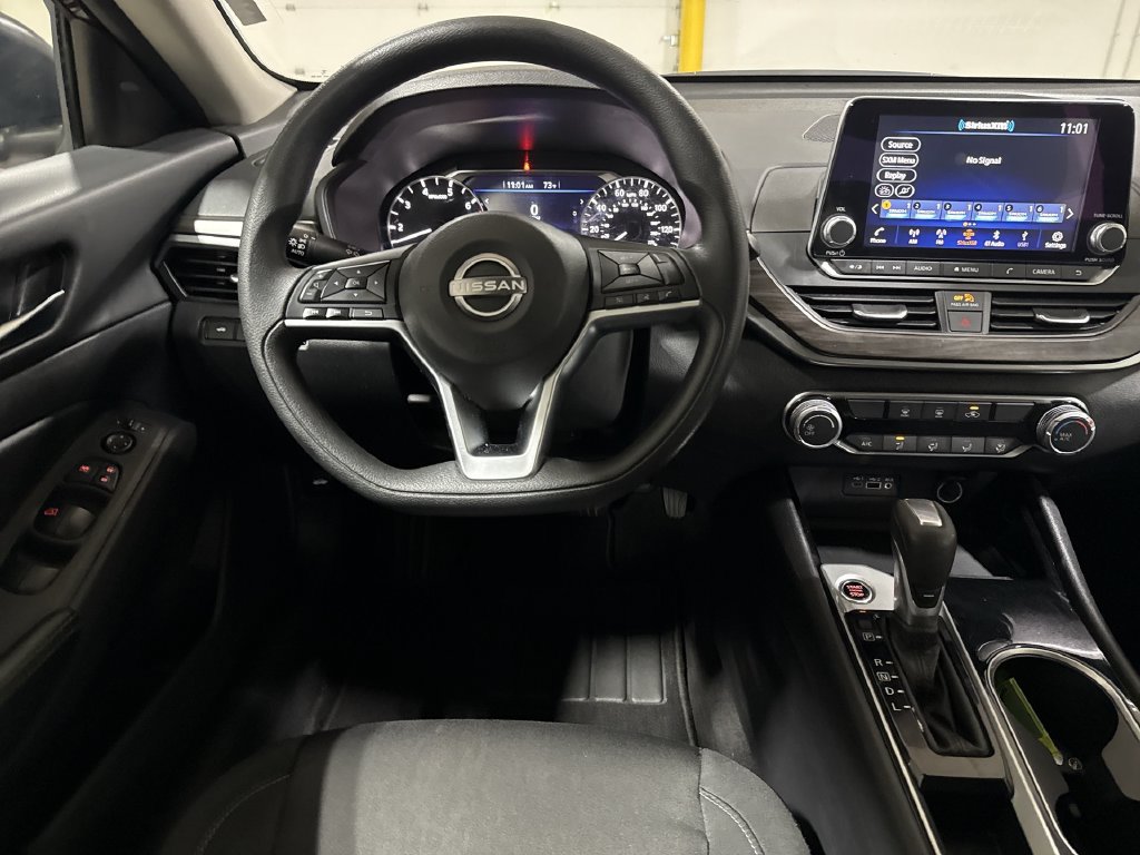 Used 2024 Nissan Altima 2.5 SV FWD image 11