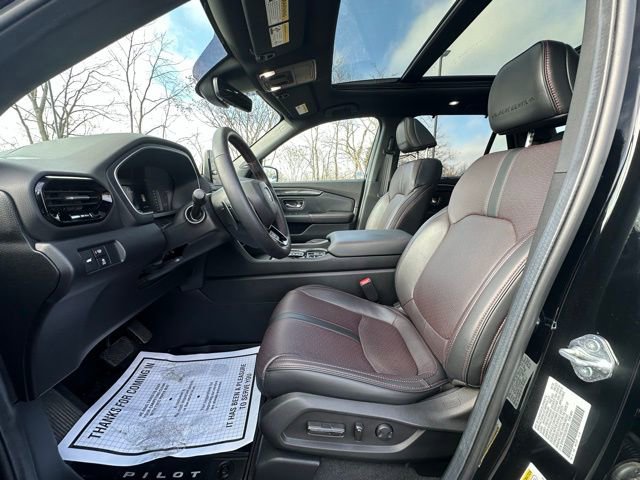 Used 2025 Honda Pilot Black Edition image 24