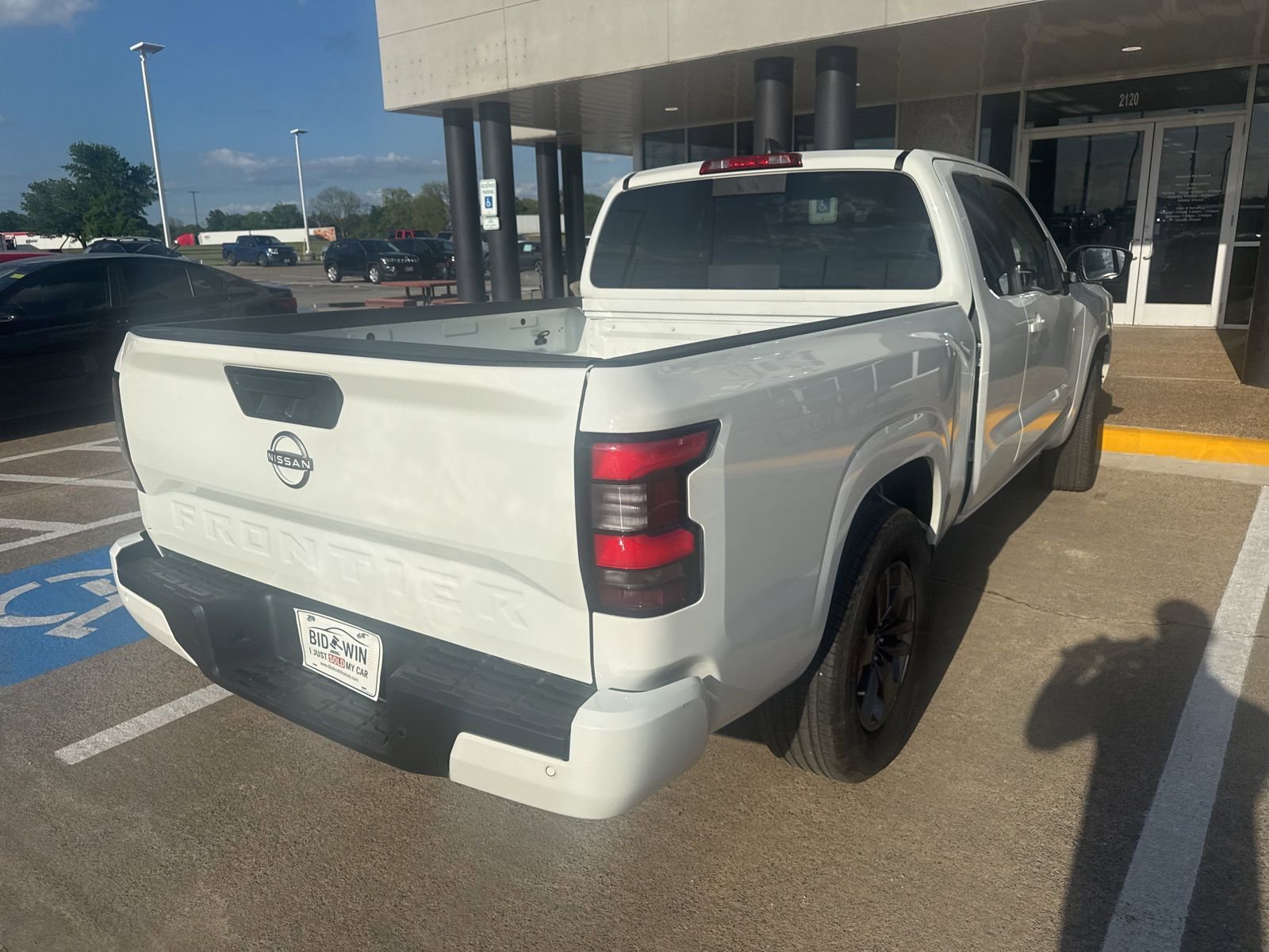 Used 2025 Nissan Frontier SV image 5