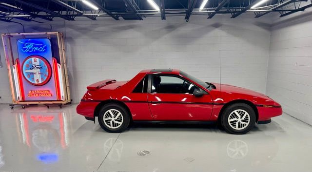 Used 1988 Pontiac Fiero image 6