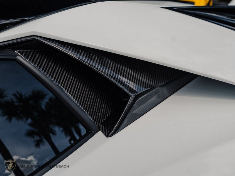 Used 2021 Lamborghini Aventador SVJ AWD/4WD image 16