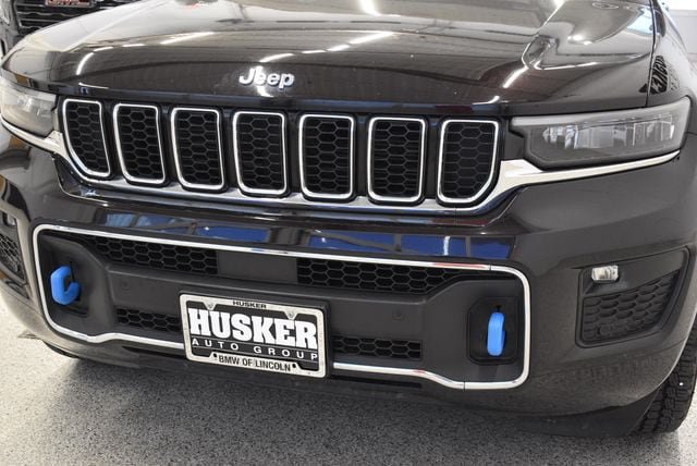 Used 2022 Jeep Grand Cherokee Overland w/ Luxury Tech Group IV AWD/4WD image 14