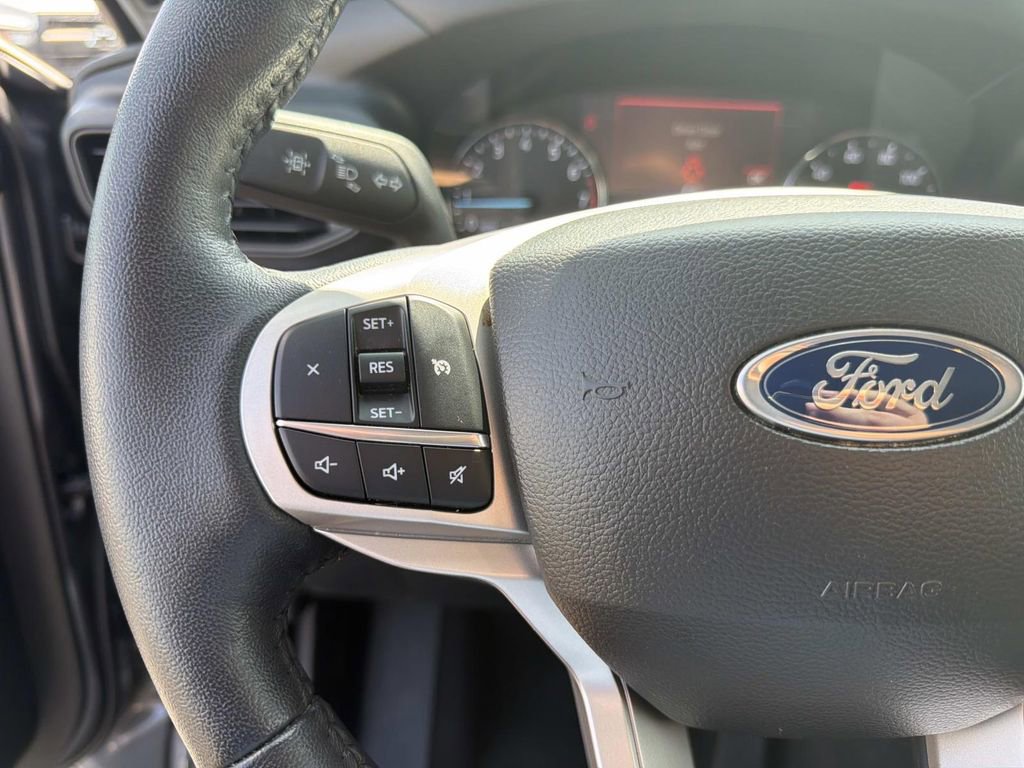 Used 2023 Ford Explorer XLT AWD/4WD image 27