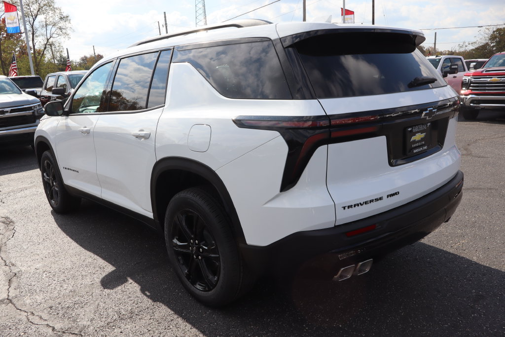 New 2027 Chevrolet Traverse LT w/ Midnight/Sport Edition AWD/4WD image 3