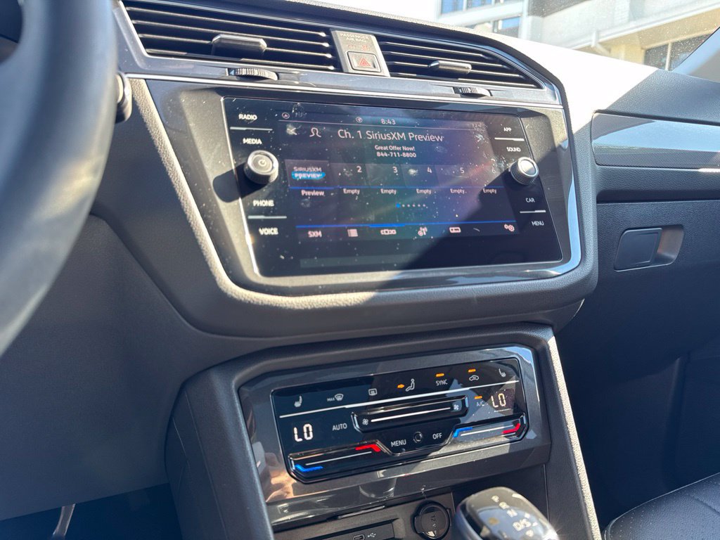 Used 2024 Volkswagen Tiguan SE w/ Panoramic Sunroof Package FWD image 20