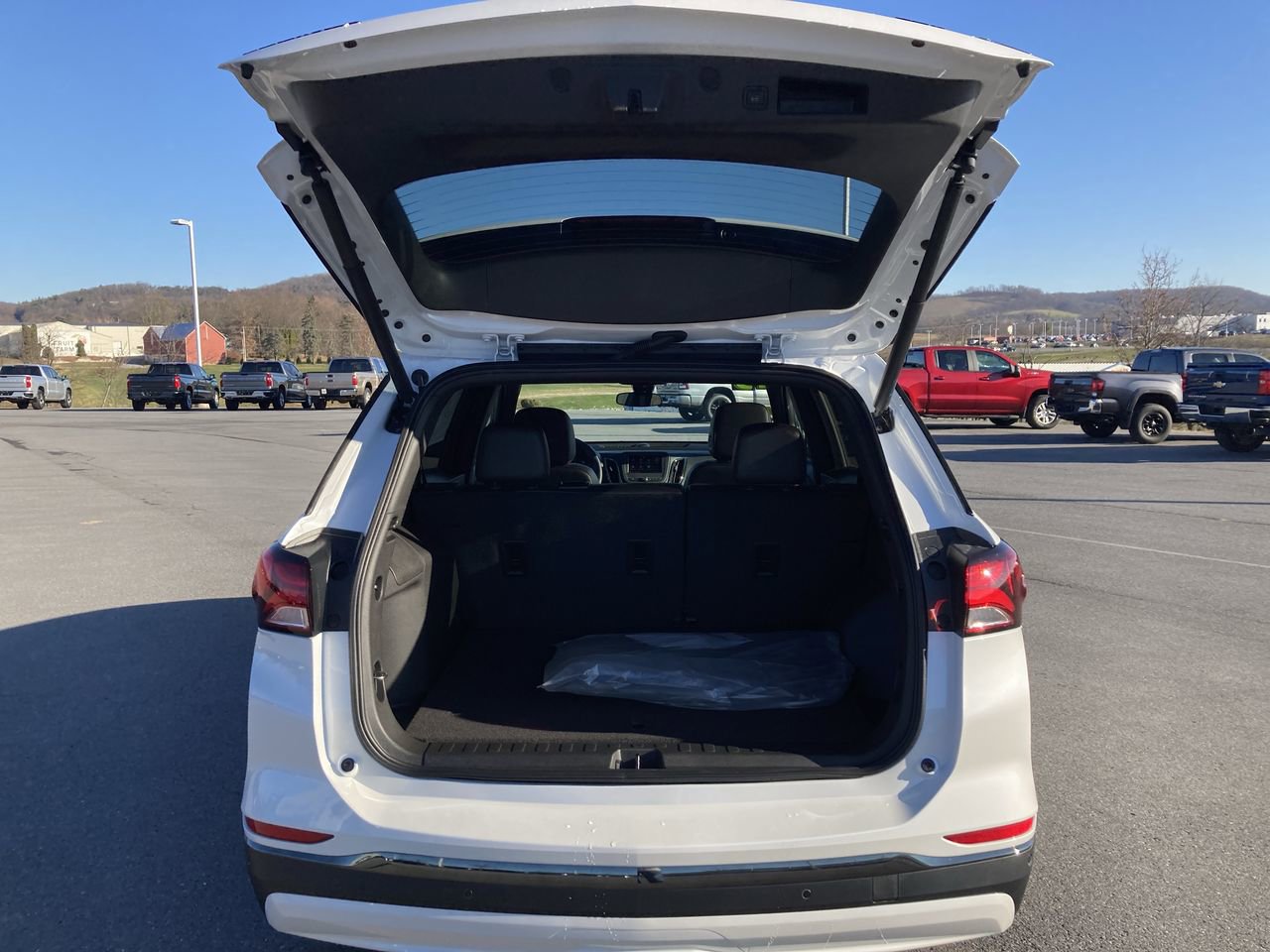 Used 2022 Chevrolet Equinox RS w/ LPO, Floor Liner Package AWD/4WD image 20