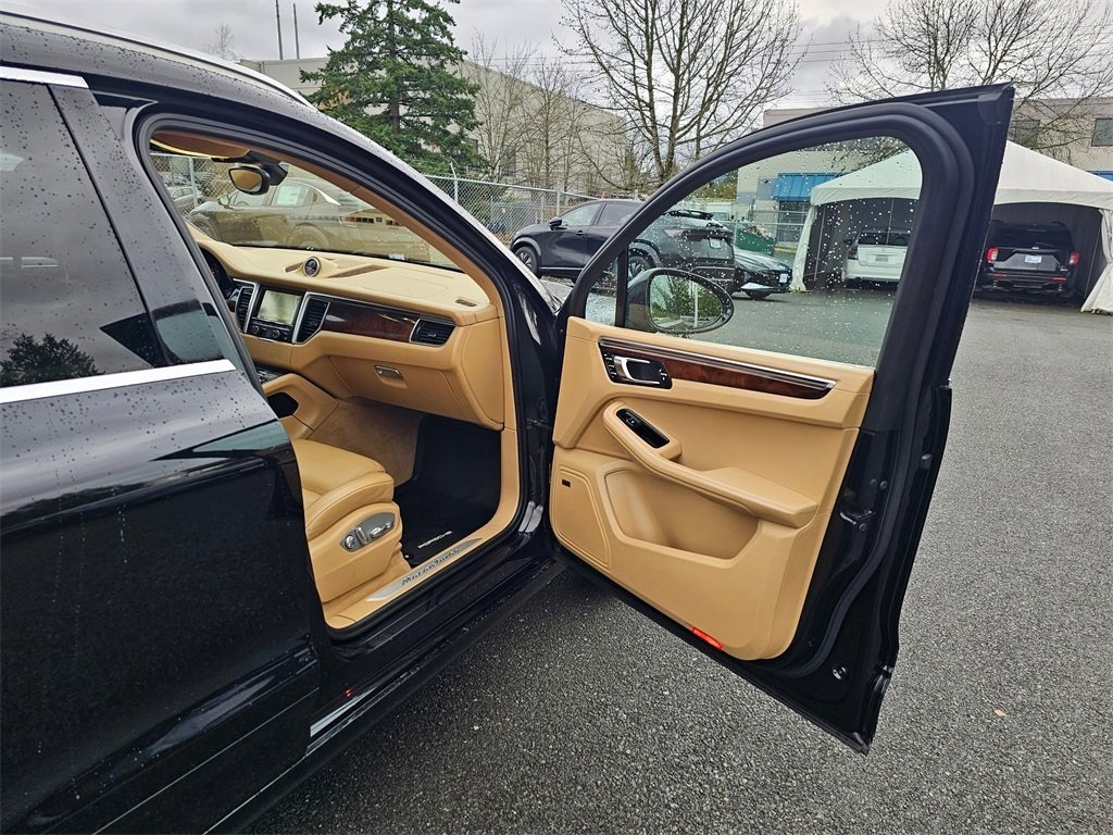 Used 2016 Porsche Macan Turbo image 28