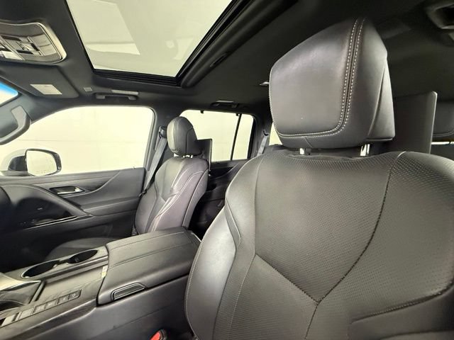 Used 2022 Lexus LX 600 4WD w/ Luxury Package image 9