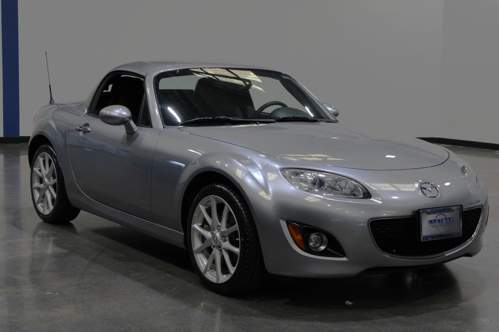 Used 2011 MAZDA MX-5 Miata Touring image 4