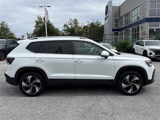 Used 2025 Volkswagen Taos SE image 5
