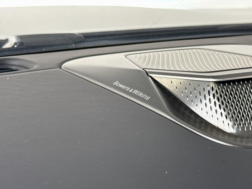 Used 2025 Aston Martin Vanquish RWD image 21