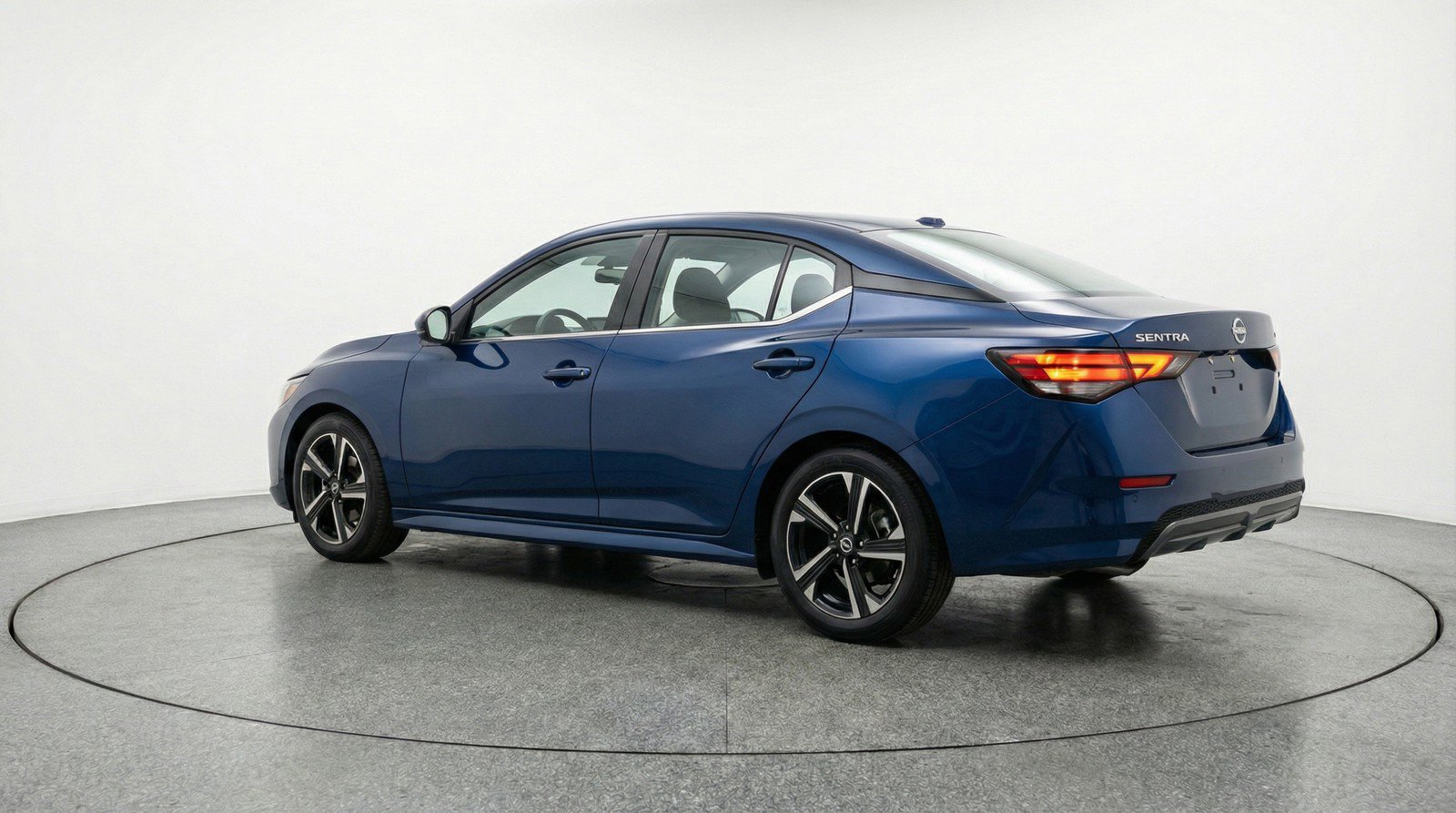 Used 2025 Nissan Sentra SV image 5