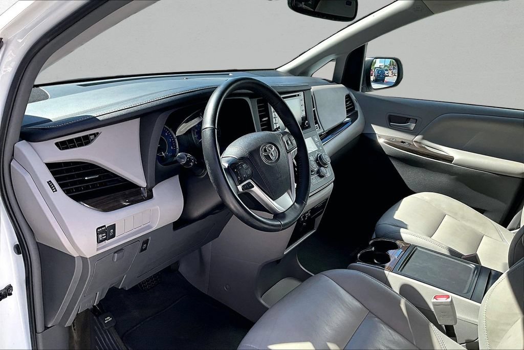 Used 2018 Toyota Sienna XLE AWD/4WD image 17