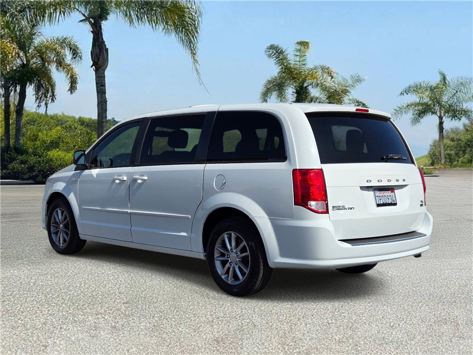 Used 2014 Dodge Grand Caravan R/T w/ Driver Convenience Group FWD image 5