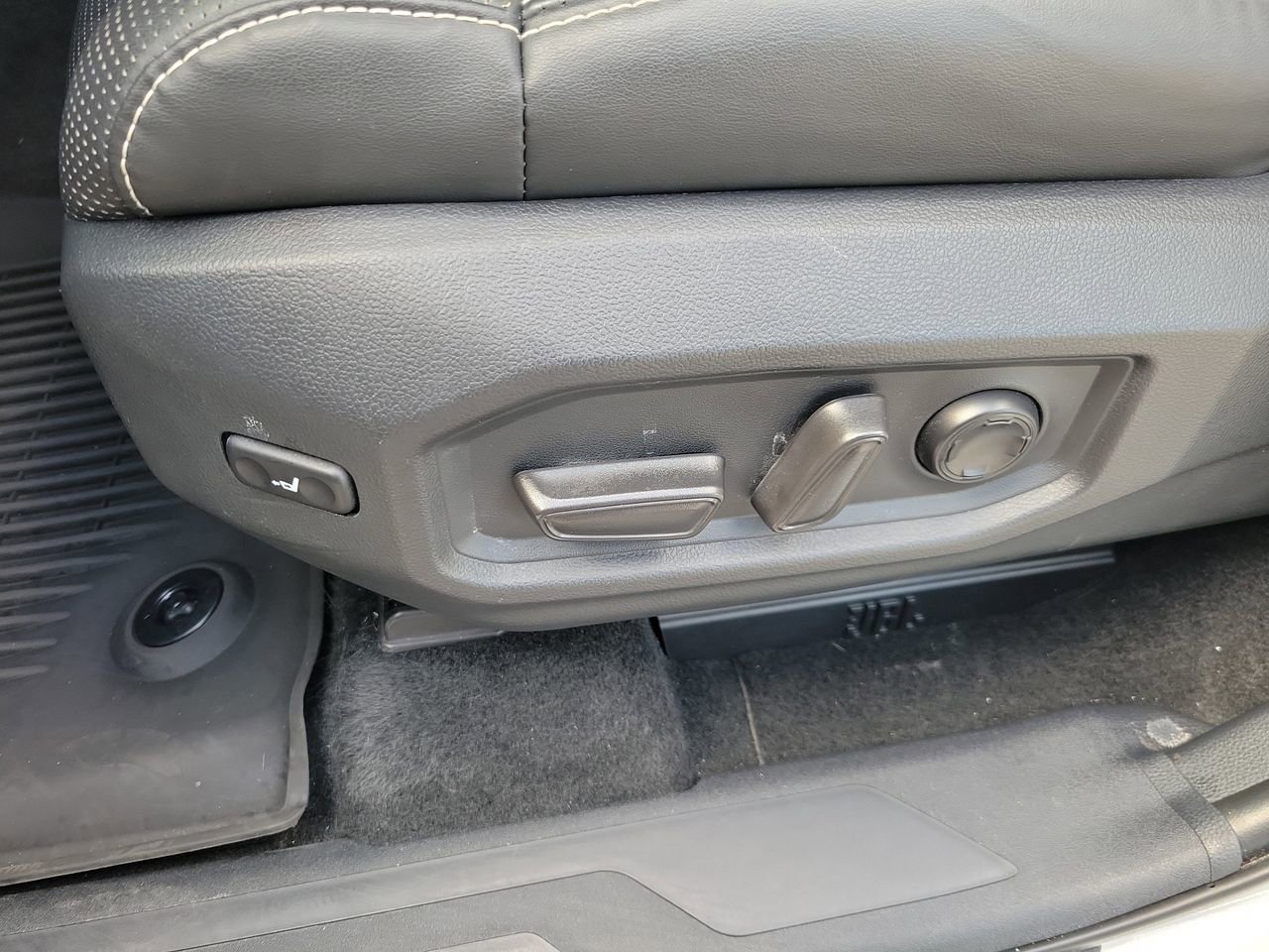 Used 2024 Toyota Tundra Capstone AWD/4WD image 17