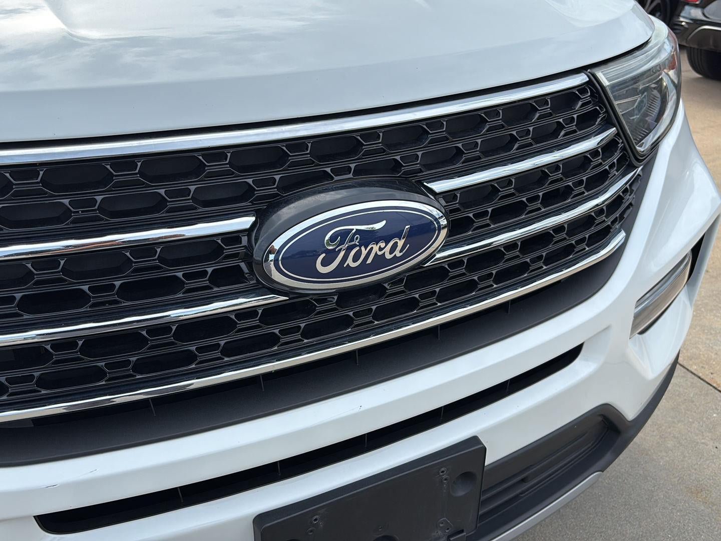 Used 2020 Ford Explorer XLT w/ Equipment Group 202A AWD/4WD image 30