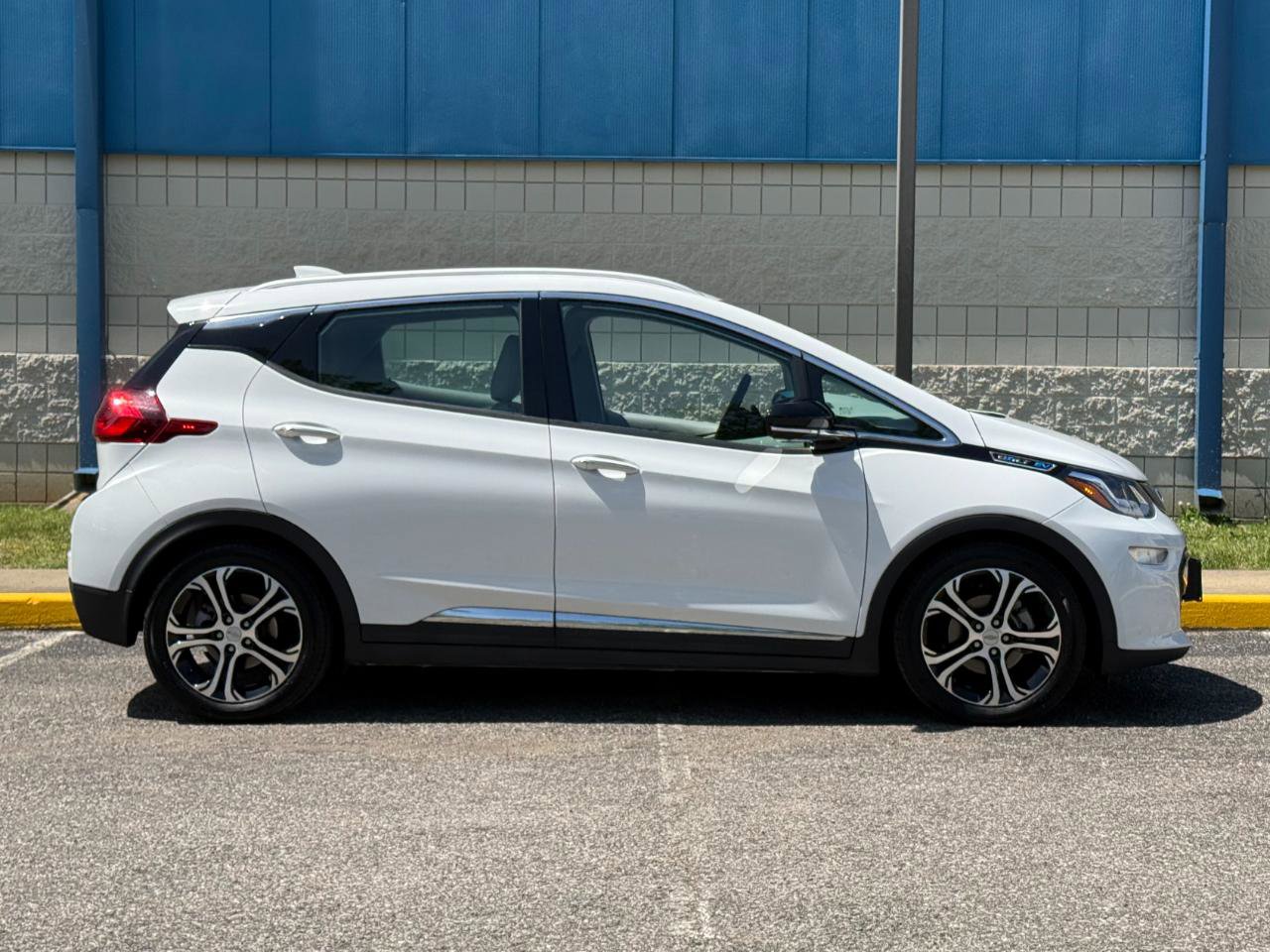 Used 2019 Chevrolet Bolt Premier w/ Infotainment Package image 4